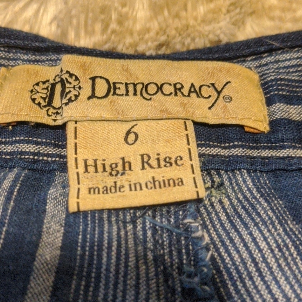 Democracy High Rise Shorts - Picture 3 of 5
